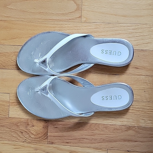 White flip flop sandal by Guess, size 9 w/ silver guess emblem. - Picture 1 of 3